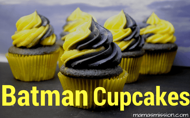 Hosting a Batman vs. Superman party? These fun Black and Yellow swirled Batman cupcakes can also be filled, and will be the super hero of the party!